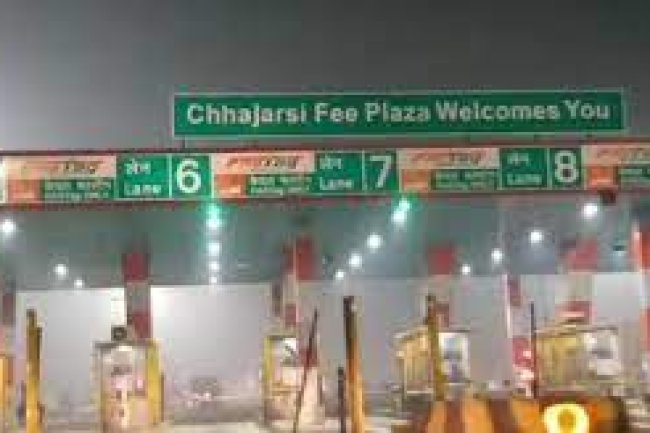 किसानों ने टोल टैक्स पर किया हंगामा