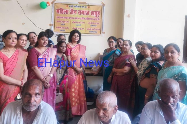 जैन समाज की महिलाओं ने की बुजुर्गों की सेवा