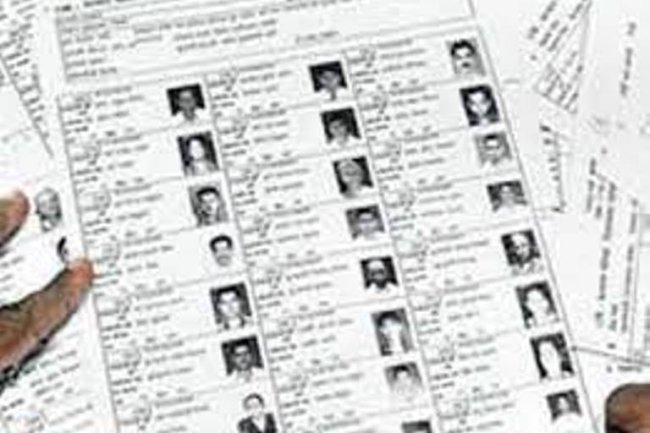 गैरहाजिर सुपरवाइजर व बीएलओ का एक दिन का वेतन कटा