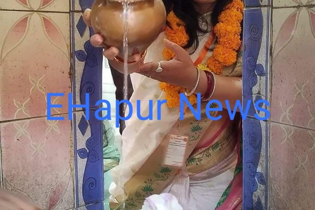 हिन्दू नेत्री ने मुक्तेश्वर महादेव का जलाभिषेक किया