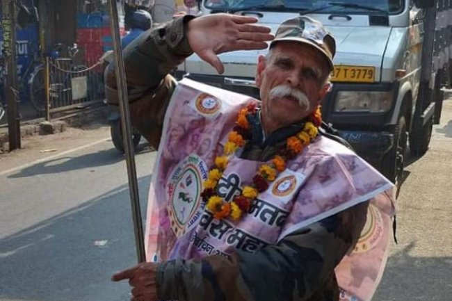 जब वृद्ध सड़कों पर निकला मतदान जागरुकता के लिए