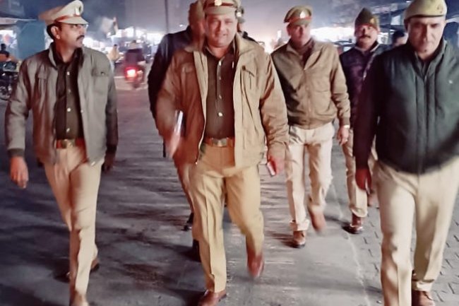 कानून व्यवस्था के लिए जनपद भर में पुलिस ने की चैकिंग 