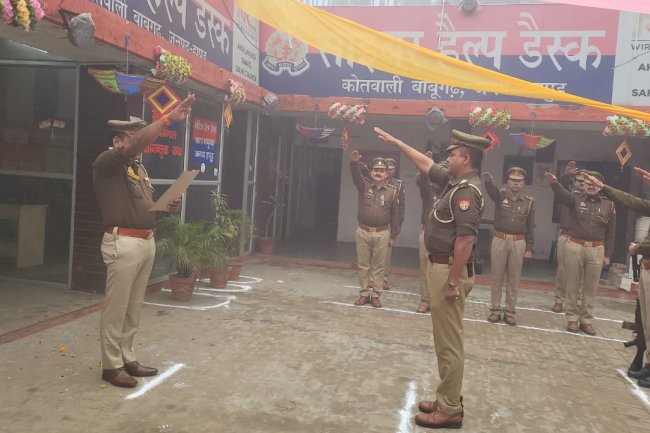 गणतंत्र दिवस पर पुलिस ने ली देश की एकता व अखंडता की शपथ