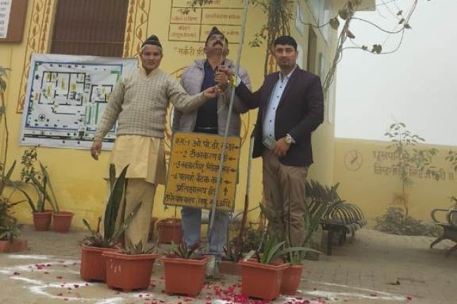 गांव वझीलपुर में गणतंत्र दिवस पर बांटी मिठाई 