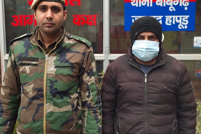 बाबूगढ पुलिस ने वारंटी पकड़ा