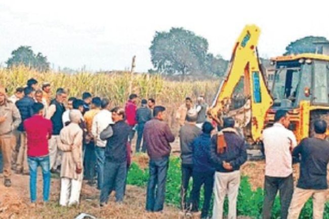 तालाब को अवैध कब्जे से मुक्त कराया 