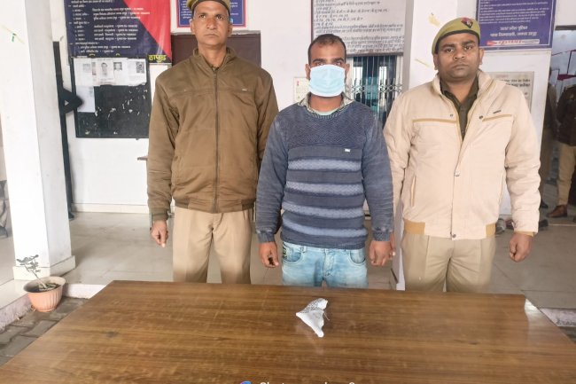 तमंचे के साथ पकड़ा गया