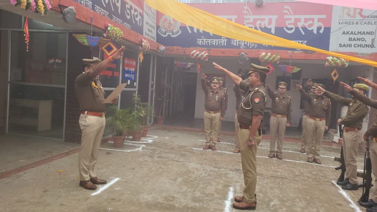 गणतंत्र दिवस पर पुलिस ने ली देश की एकता व अखंडता की शपथ