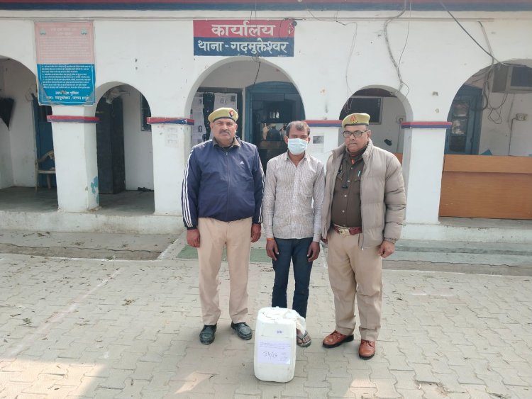 कच्ची शराब का धंधेबाज पुलिस के हत्थे चढ़ा