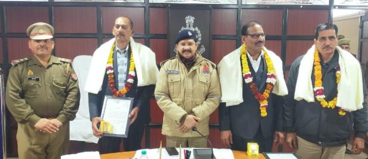 पुलिस सेवा से रिटायर्ड हुए पुलिस वालों को विदाई 