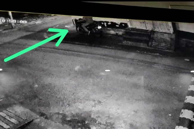 बाइक चोर सीसीटीवी में हुआ कैद