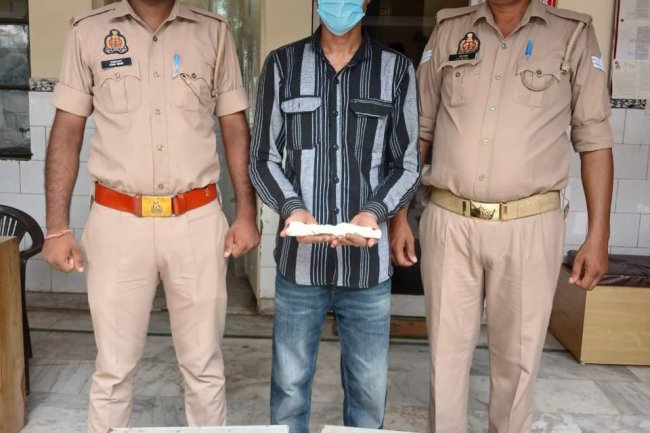 मोबाइल टावर से बैट्री उड़ाने वाले को पुलिस ने पकड़ा