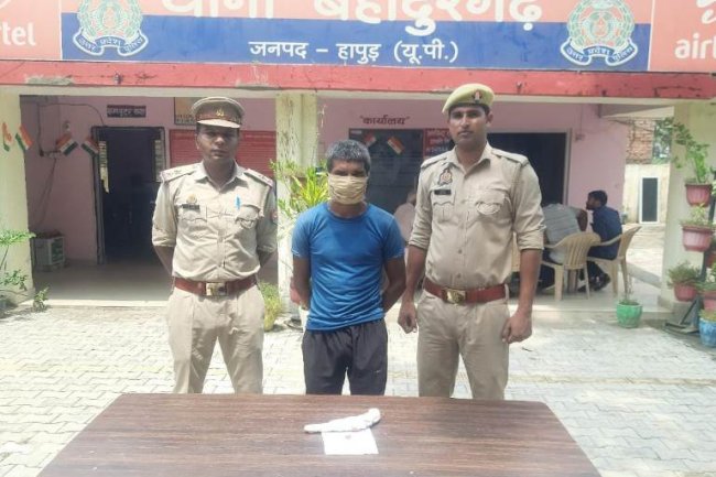 तमंचे के साथ पुलिस ने दबोचा