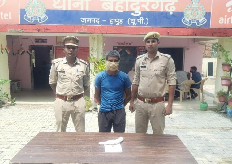 तमंचे के साथ पुलिस ने दबोचा