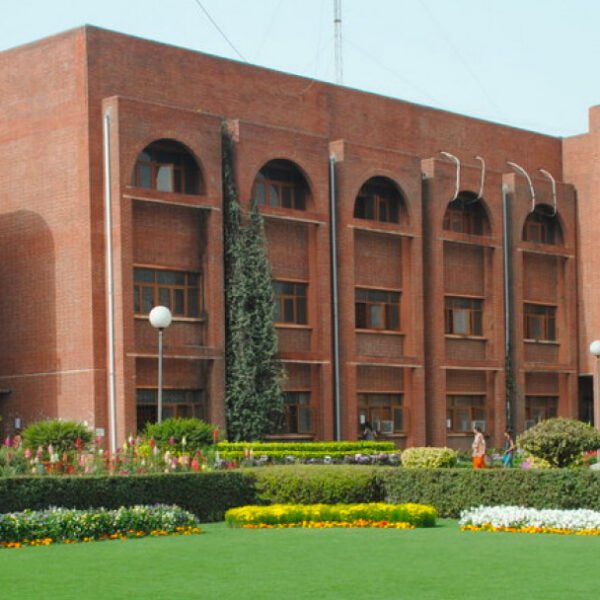 दिल्ली विश्वविद्यालय में निकली भर्तियां